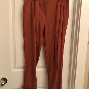 Slight paper bag trousers with pockets